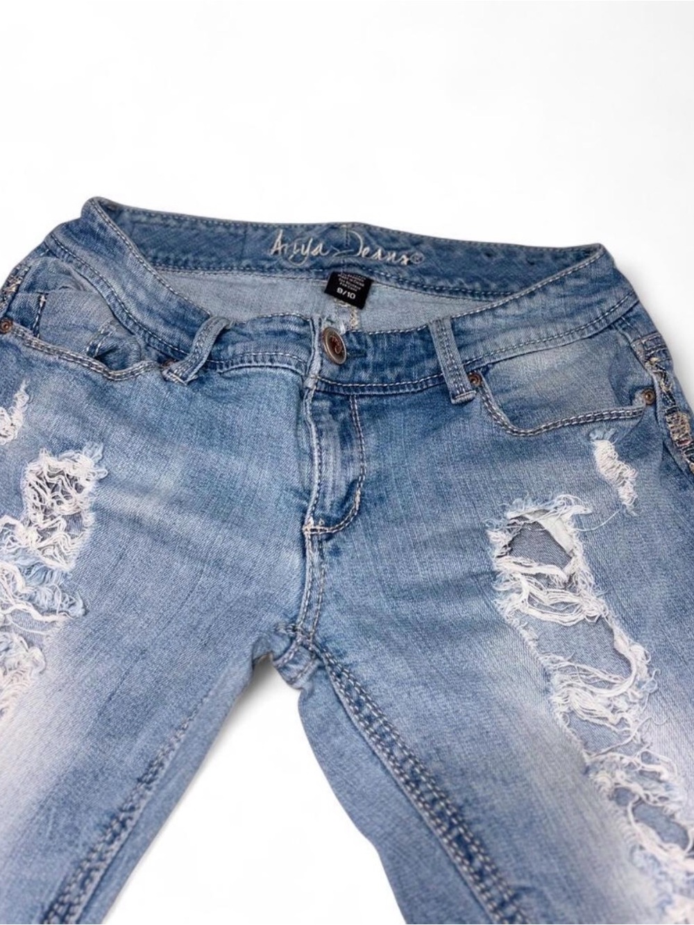 Y2K Ariya Jeans  exclusively curvy low rise flare jeans size 9/10 inseam 31.5